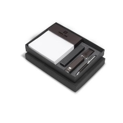 This stunning and elegant gift set, presented in a black presentation box (GIFTBOX-007) includes our 2200mah Renaissance Power Bank TECH-4625) a matching Renaissance Notebook (NB-9388) as well as PEN-1670-S, An ultra upmarket set and extremely useful and ideal for a business executive, Three colour options are available to choose from, namely black, brown and navy.